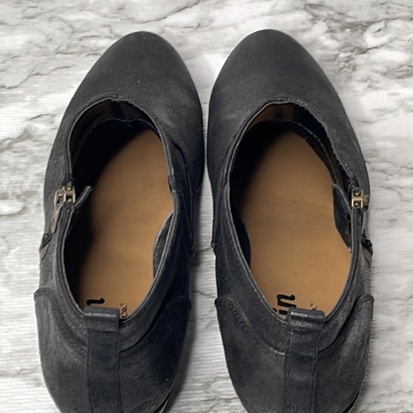 Austin trading Co., black booties. - Picture 11 of 13